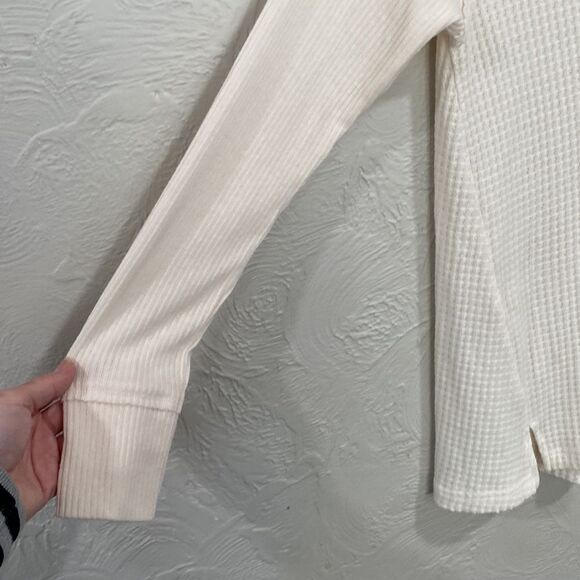 Maeve Anthropologie Waffle Knit V-Neck Shirt Size Medium - Picture 3 of 9